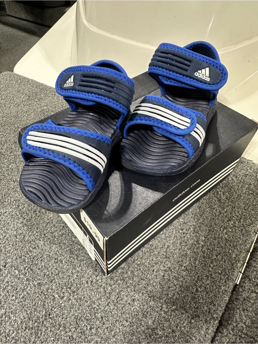adidas Kids Blue Akwah IV Sandals-Like New-Size 4 - Picture 3 of 6